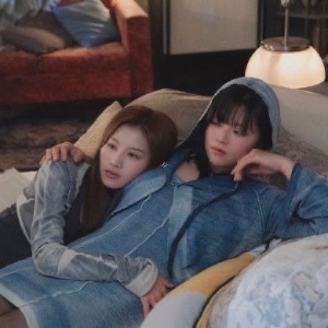 230s (Jeongyeon/Sana)