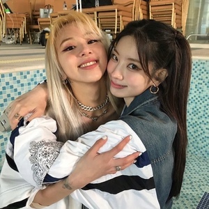 DubChaeng (Dahyun/Chaeyoung)