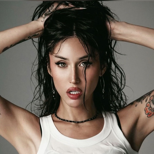 Adore Delano (S6)
