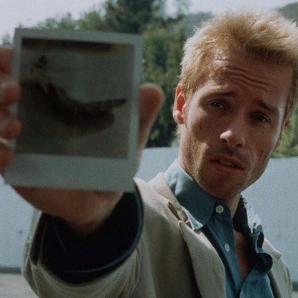 Memento (2000)