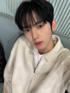 yujin (and2ble, former zerobaseone)