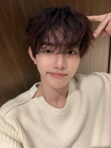 zhang hao (and2ble, former zerobaseone)