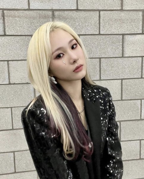 Mia everglow