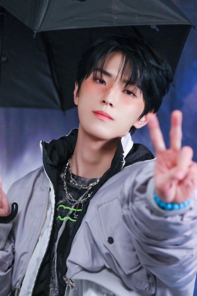 Yonghee cix