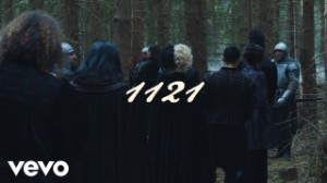 1121