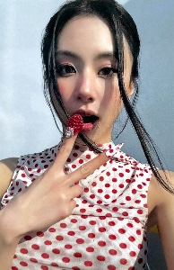 raspberry nails