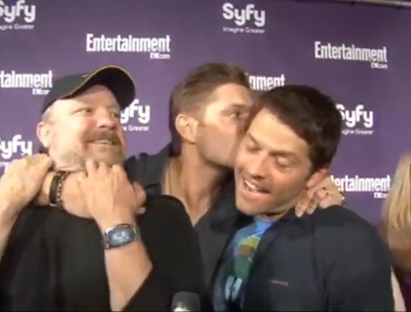 Jensen kissing Misha's cheek