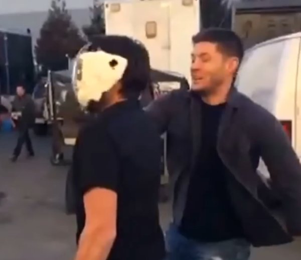 Jensen pieing Misha