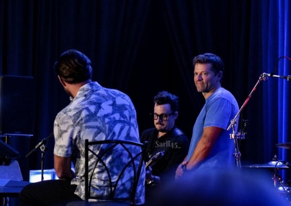 Misha heart eyes/Jensen serenading Misha 2025