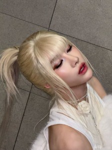 Blond ponytail!!