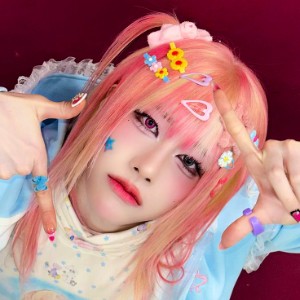 Long pink hair!!