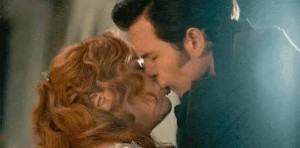 MIRROR SCENE KISS