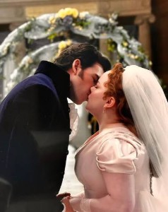 WEDDING KISS