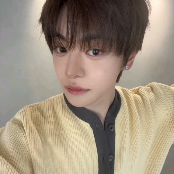 leo bottom