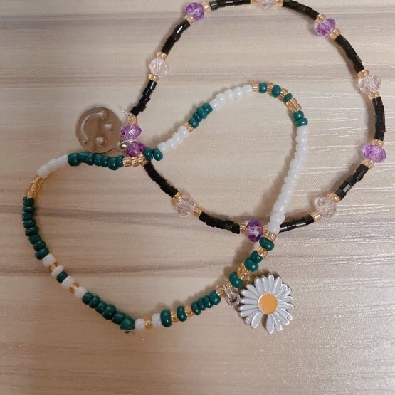 “hwang hyunjin, make me a bracelet”