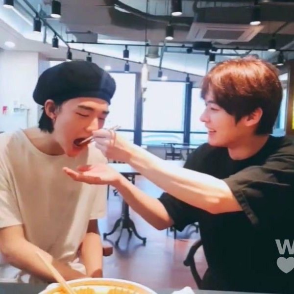 minho feeding hyunjin… many such cases