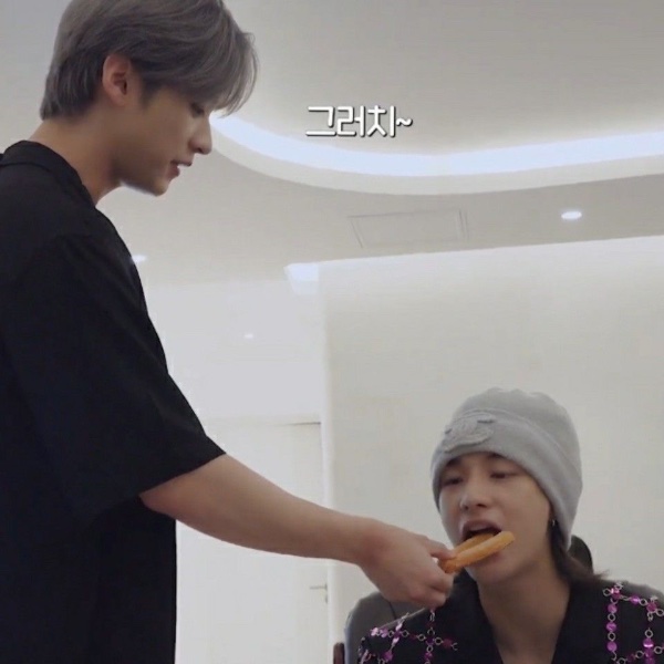 “say please” “please” “good boy”