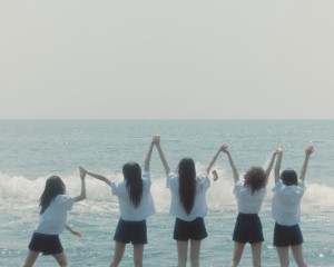 newjeans- beach
