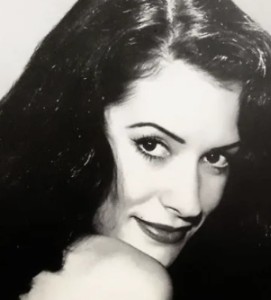 Paget Brewster/ Em