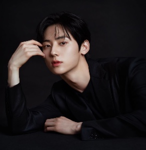 Hwang Minhyun