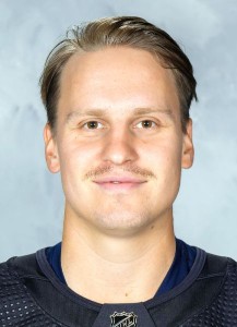 Eeli Tolvanen #20 (Pls sign somewhere)