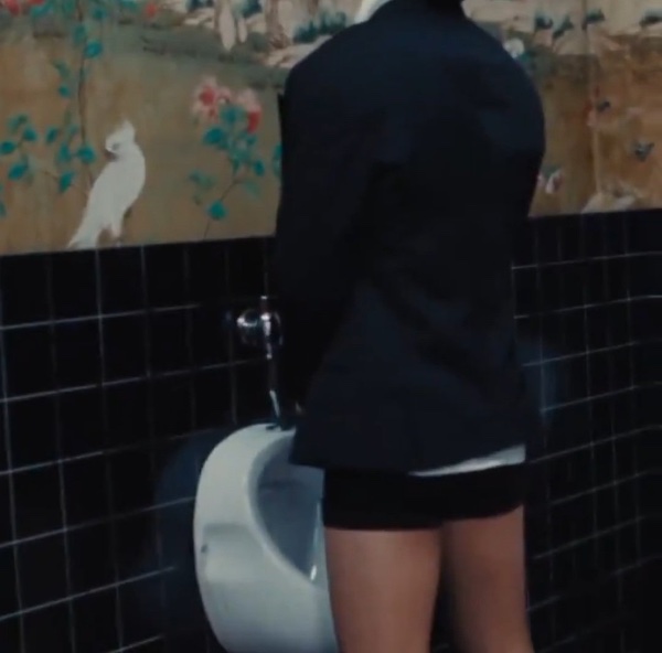 booty shorts thighs