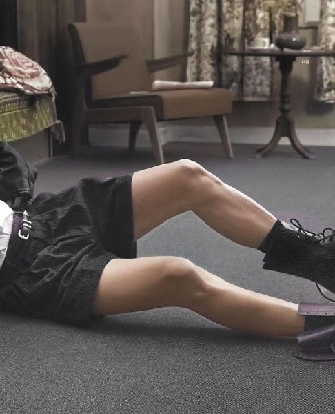 elle korea thighs