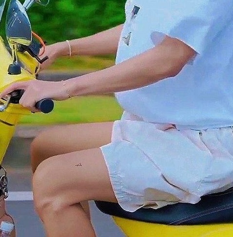 riding motorcycle thighs