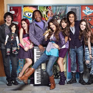5 Fingaz to the Face (with Victorious Cast)