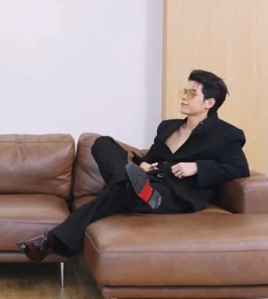 thỏ đế đỏ lg