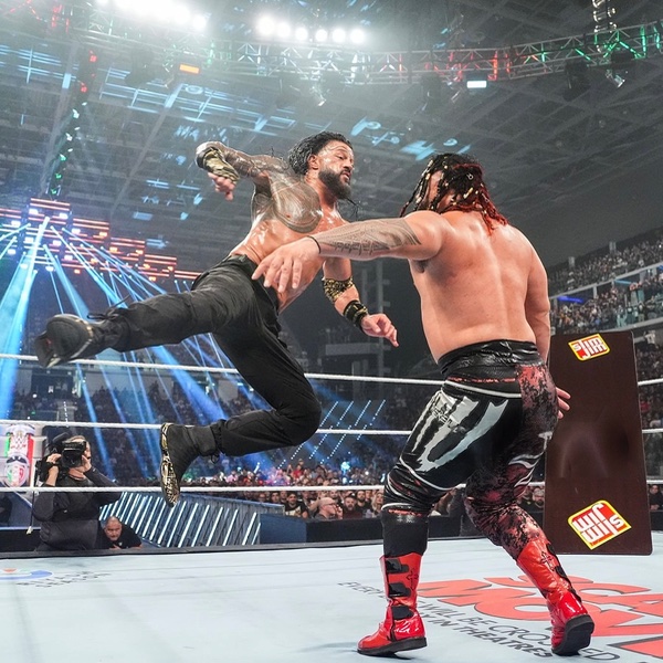 Roman Reigns – Superman Punch