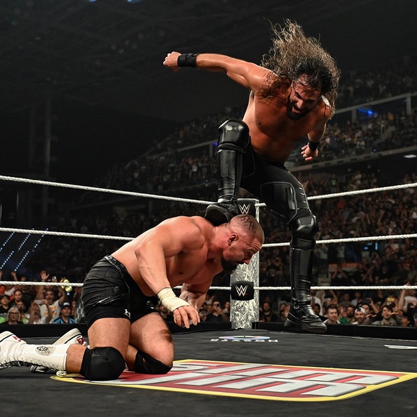 Seth Rollins – Curb Stomp