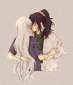 Kanamafu but she’s pulling on her hair that would hurt don’t do that