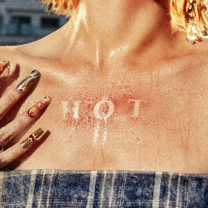 HOT / LE SSERAFIM