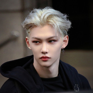 Blond short + undercut