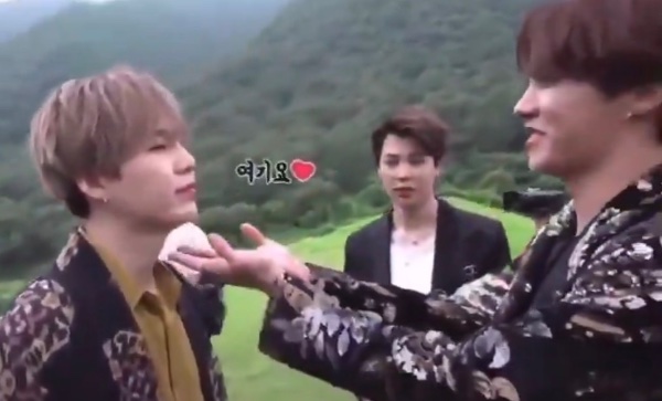 the looks like a painting moment