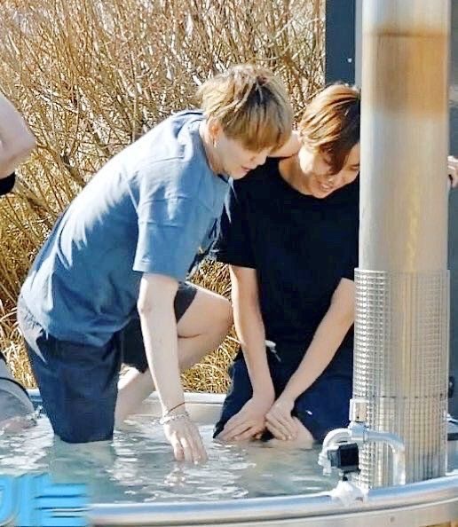 THIS shy bathtub moment