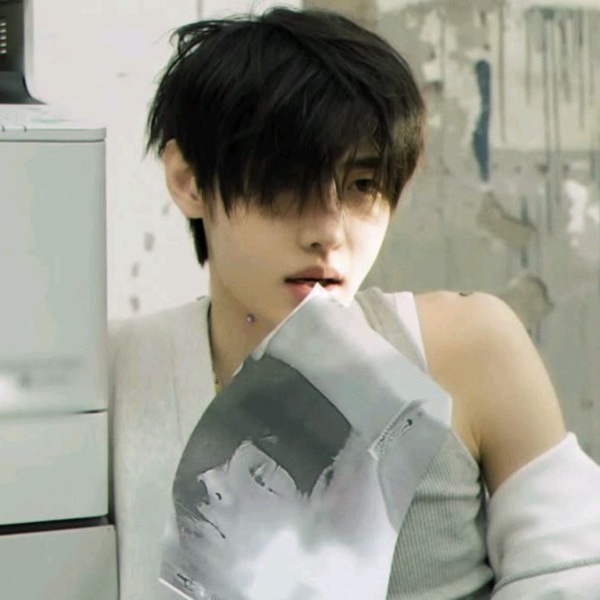 bottom sunghoon