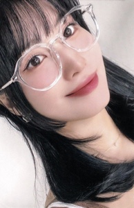 glasses momo