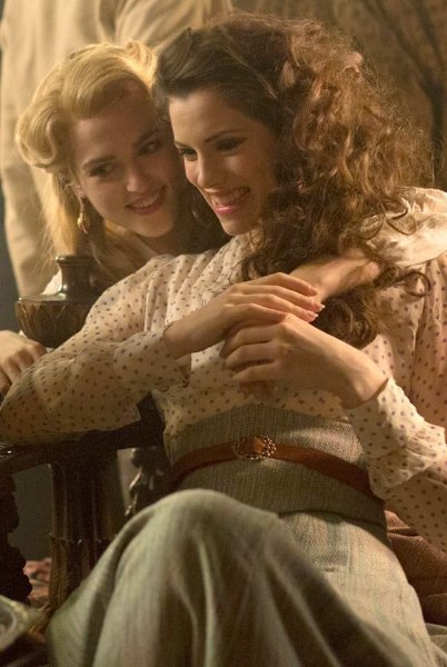 Lucy & Mina (Dracula 2013)