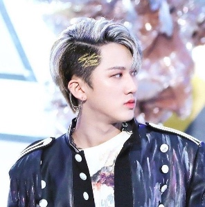 Multicolored undercut