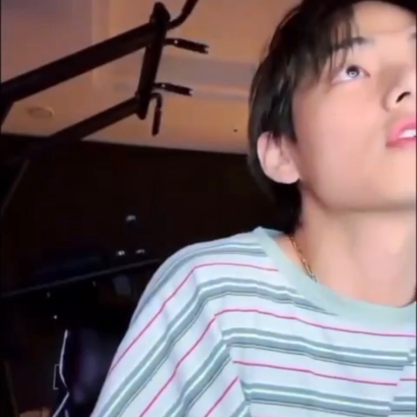 🐻: Чонгук ВСЕГДА поет мне эту песню (to find you)