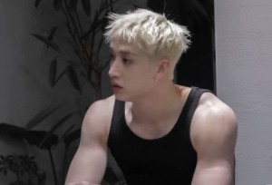 bangchan - super short blonde