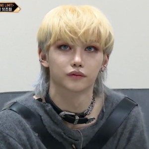 felix - blonde mullet w/silver ends