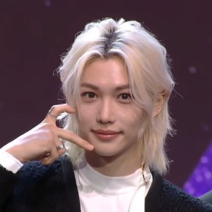 felix - long wavy blonde