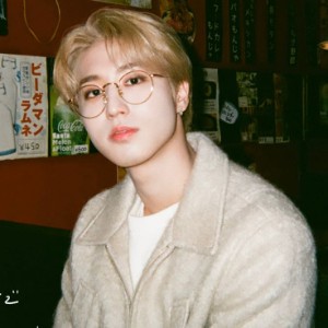 han - short blonde