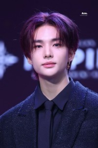 hyunjin - dark purple