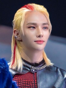 hyunjin - long blonde w/red streak