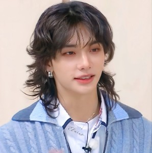 hyunjin - long curly black