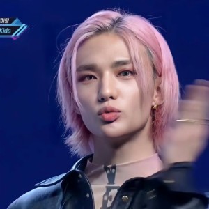hyunjin - medium pink bob